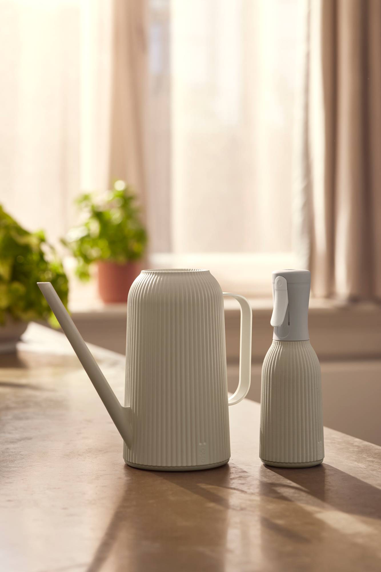 vibes fold giesskanne 1.7ltr leinenweiß - elho®